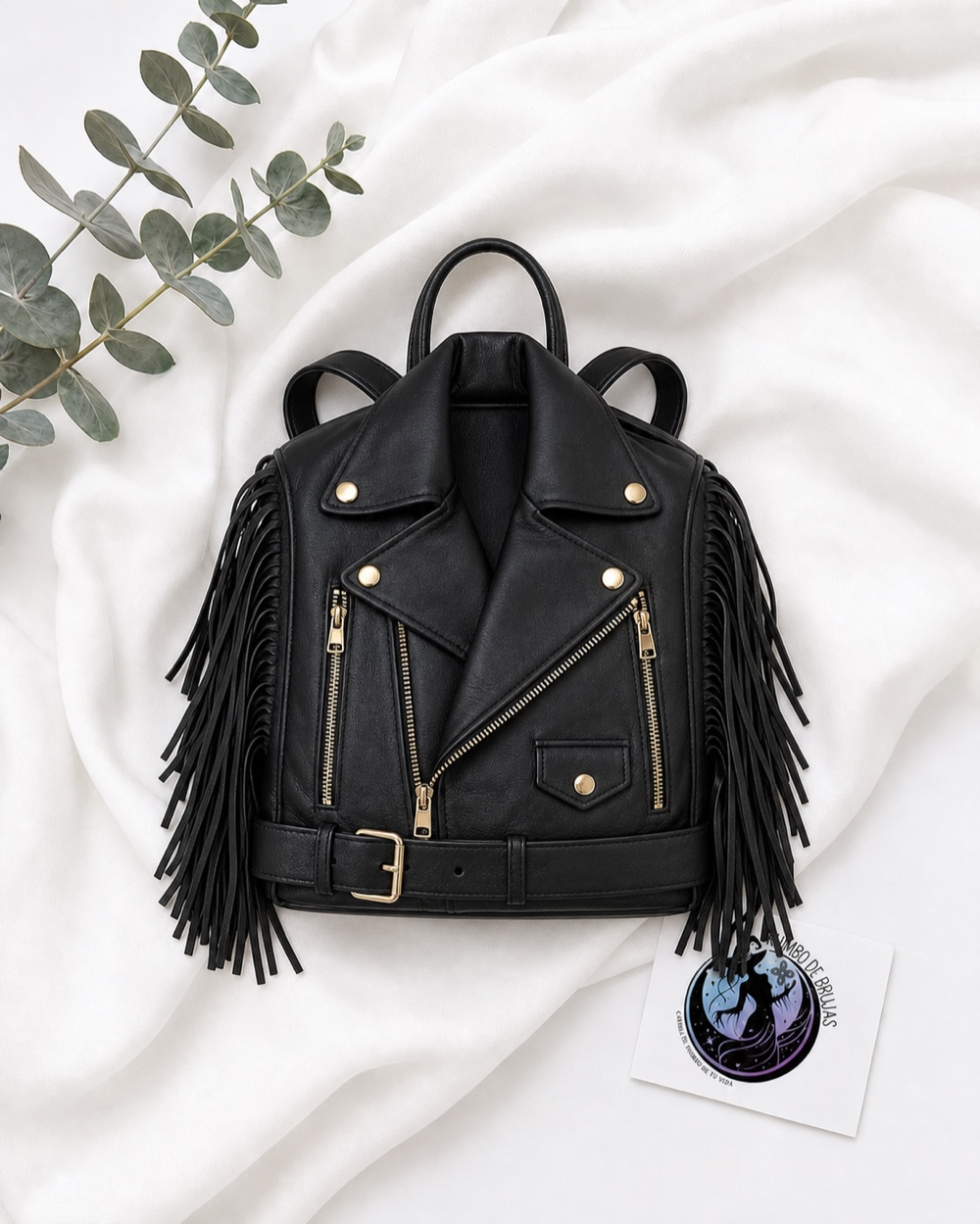 Mochila negra estilo biker con flecos — Rumbo de Brujas