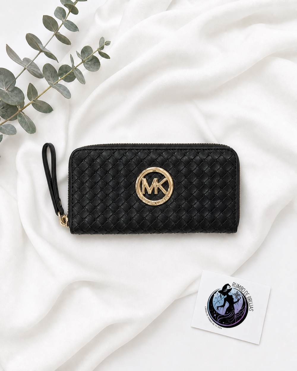Cartera negra trenzada con emblema — Rumbo de Brujas