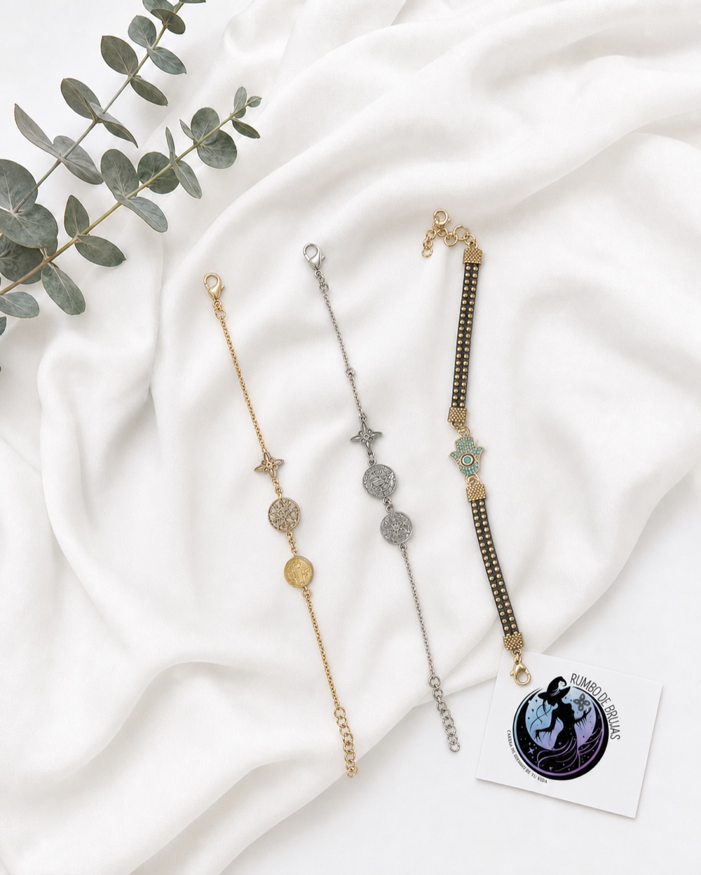 Surtido de pulseras con colgantes — Rumbo de Brujas