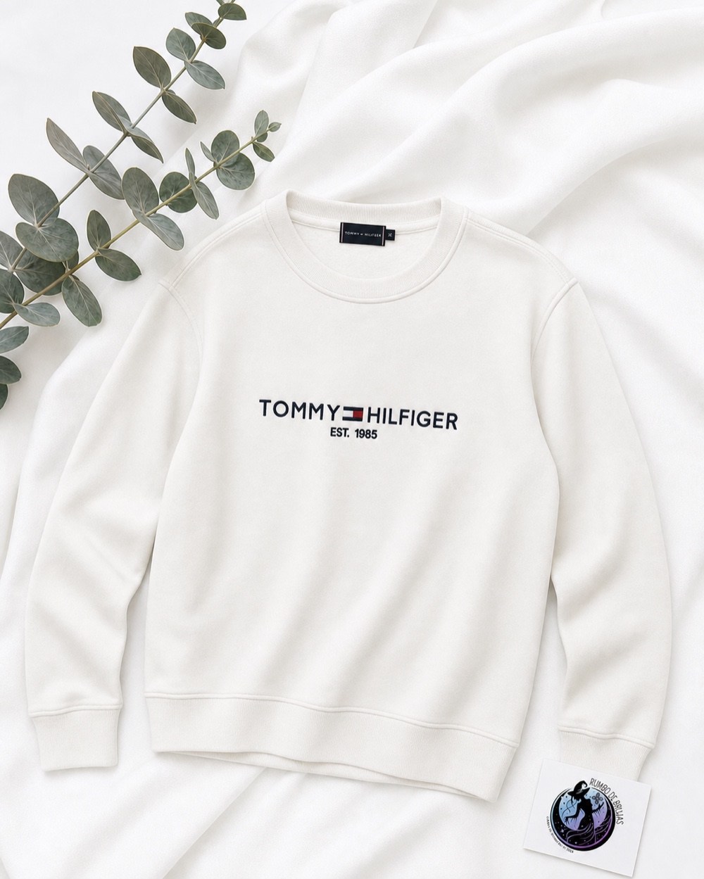 Sudadera blanca con logotipo Tommy Hilfiger — Rumbo de Brujas
