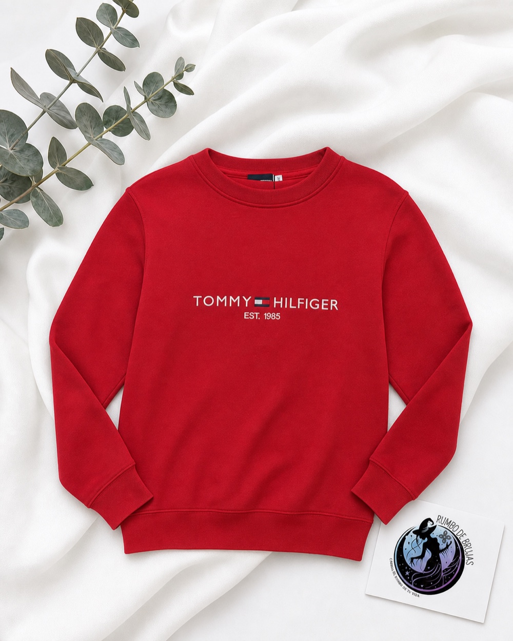 Sudadera roja con logotipo Tommy Hilfiger — Rumbo de Brujas