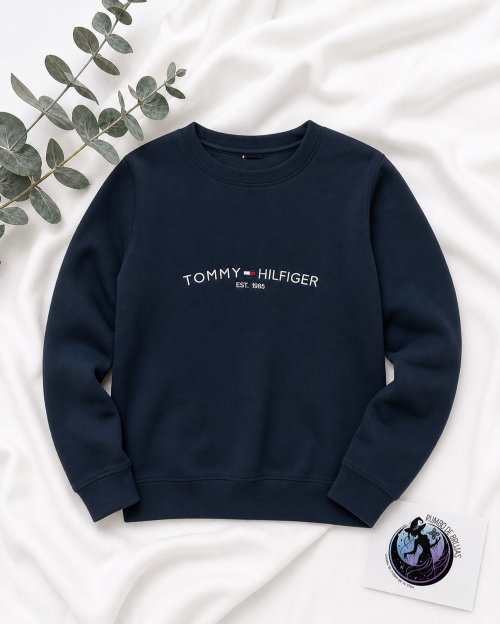 Sudadera azul marino con logotipo Tommy Hilfiger — Rumbo de Brujas