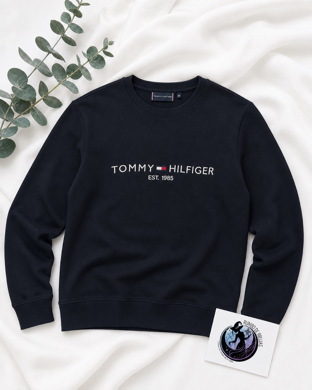 Jersey azul marino con logotipo Tommy Hilfiger — Rumbo de Brujas