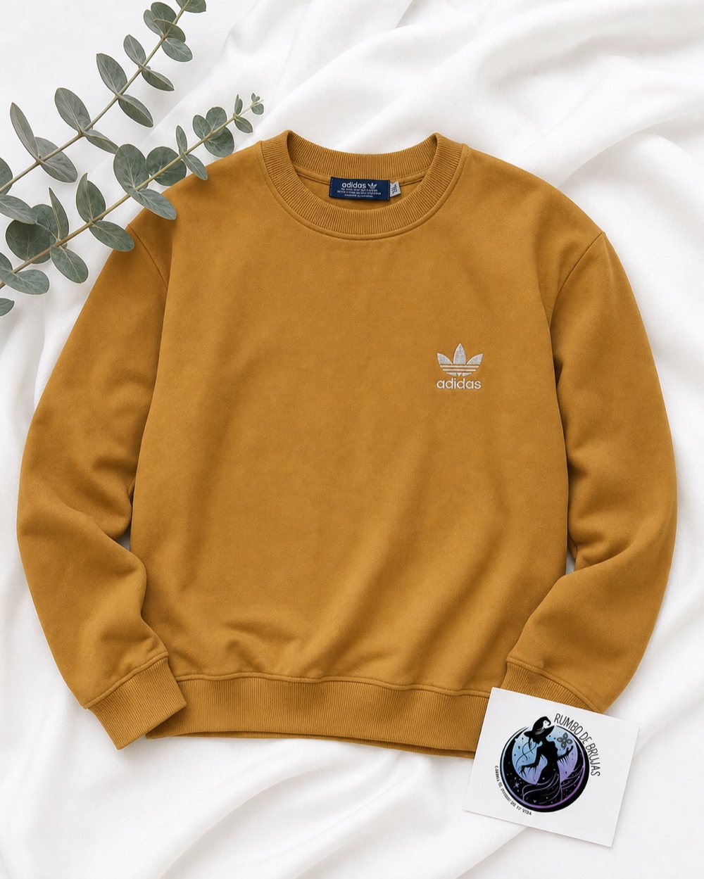 Sudadera camel con logotipo Adidas — Rumbo de Brujas