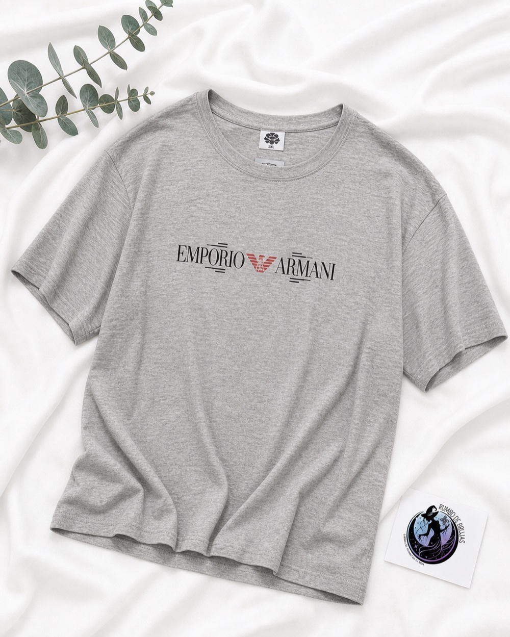 Camiseta gris con logotipo Emporio Armani — Rumbo de Brujas