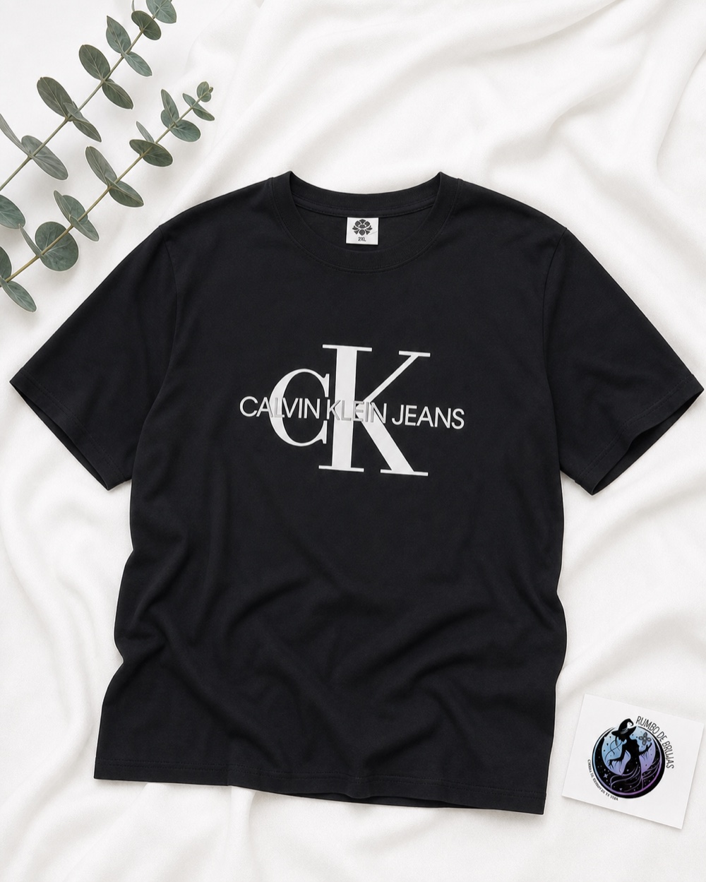 Camiseta negra con logotipo Calvin Klein Jeans — Rumbo de Brujas