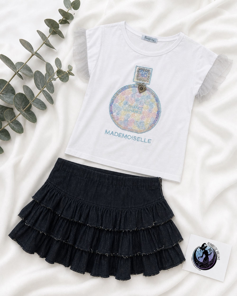 Conjunto camiseta perfume y falda negra de volantes — Rumbo de Brujas