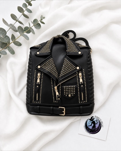 Mochila negra estilo biker con tachuelas — Rumbo de Brujas