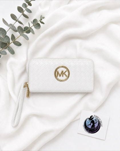 Cartera blanca trenzada con emblema — Rumbo de Brujas
