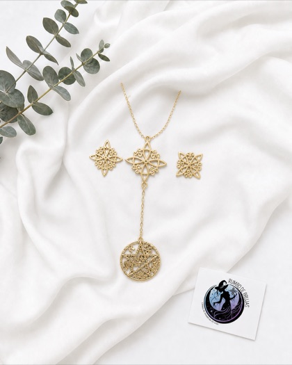 Conjunto dorado con estrella pentagonal — Rumbo de Brujas