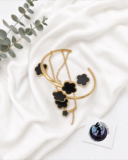 Conjunto dorado luna y trébol negro — Rumbo de Brujas