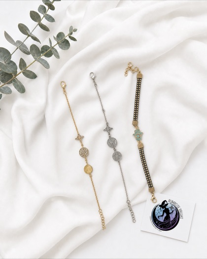 Surtido de pulseras con colgantes — Rumbo de Brujas
