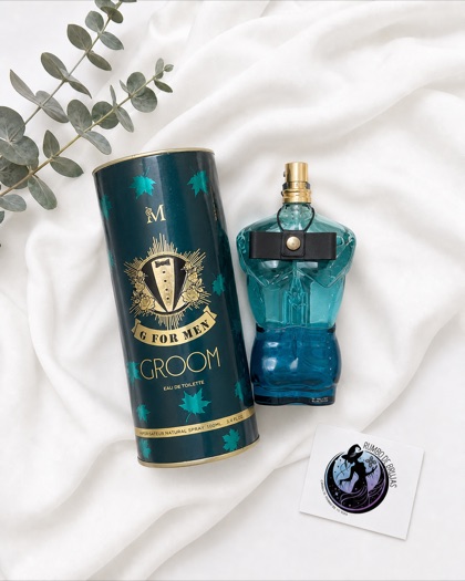 Eau de parfum verde «Groom» con frasco torso — Rumbo de Brujas