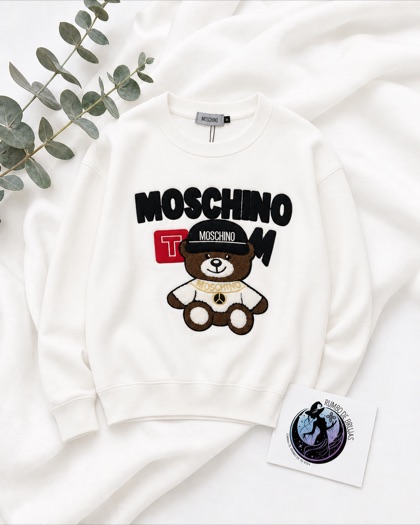 Sudadera blanca con oso y logotipo Moschino — Rumbo de Brujas