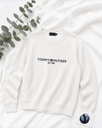 Sudadera blanca con logotipo Tommy Hilfiger — Rumbo de Brujas