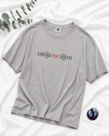 Camiseta gris con logotipo Emporio Armani — Rumbo de Brujas