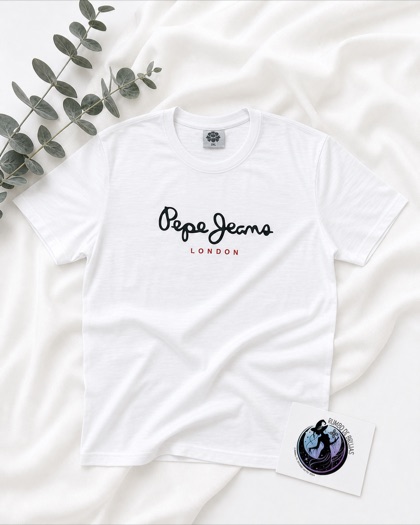 Camiseta blanca con logotipo Pepe Jeans — Rumbo de Brujas