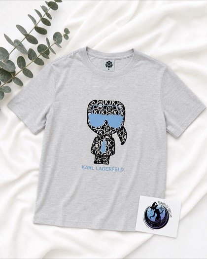 Camiseta gris con ilustración Karl Lagerfeld — Rumbo de Brujas