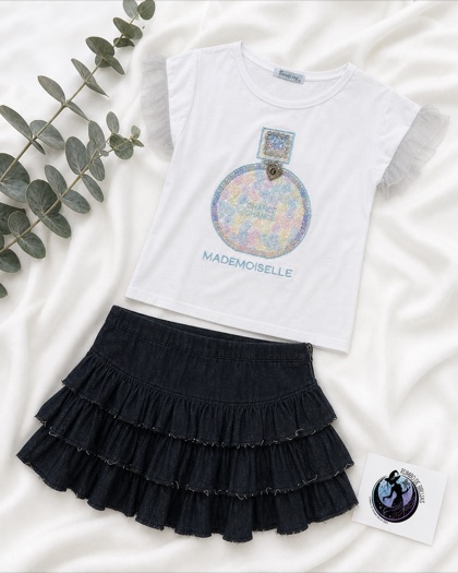 Conjunto camiseta perfume y falda negra de volantes — Rumbo de Brujas